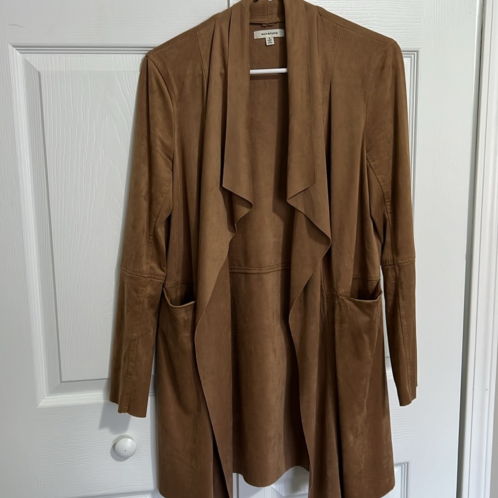 Feels like a smooth velvet on the outside. Pockets. Size S. Cooper in color.